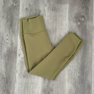 Lululemon ribbed wunder train leggings size 6